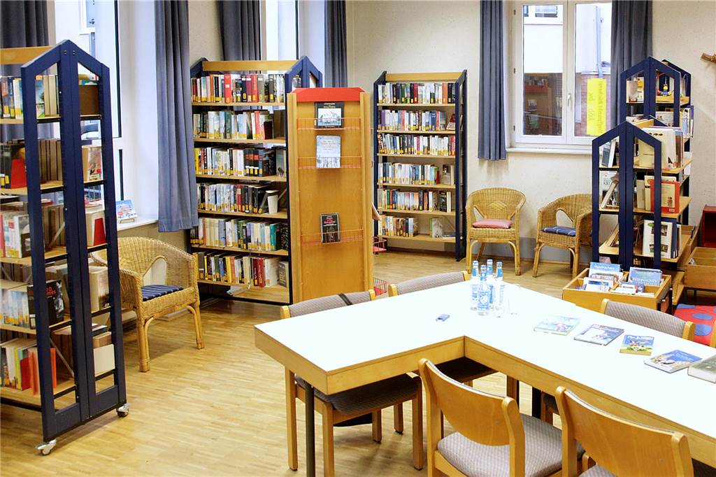 Pfarrei St. Sixtus unterhält drei öffentliche Büchereien Familiär und gemütlich: die katholische öffentliche Bücherei St. Sixtus im Josefshaus.
