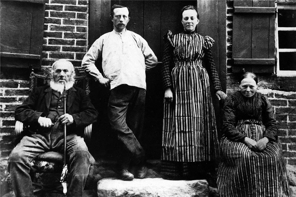 Uhlenhof in Holtwick: 1863 wurde hier der erste Schnaps ausgeschenkt Foto der Familie Bergjürgen im Jahr 1900