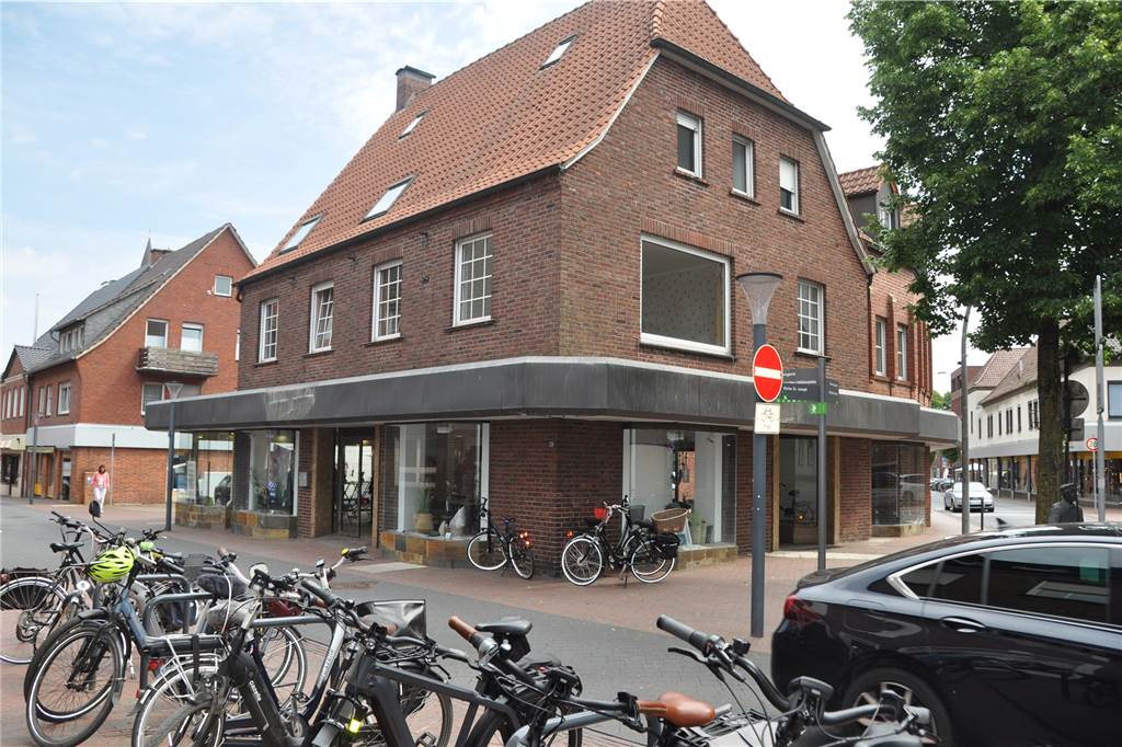 Stadtlohn hat einen neuen Ort für Menschen und Geschichte Familie Deitmer stellt dem KIZS-Förderverein das Wohn- und Geschäftshaus an der Eschstraße zur Verfügung.