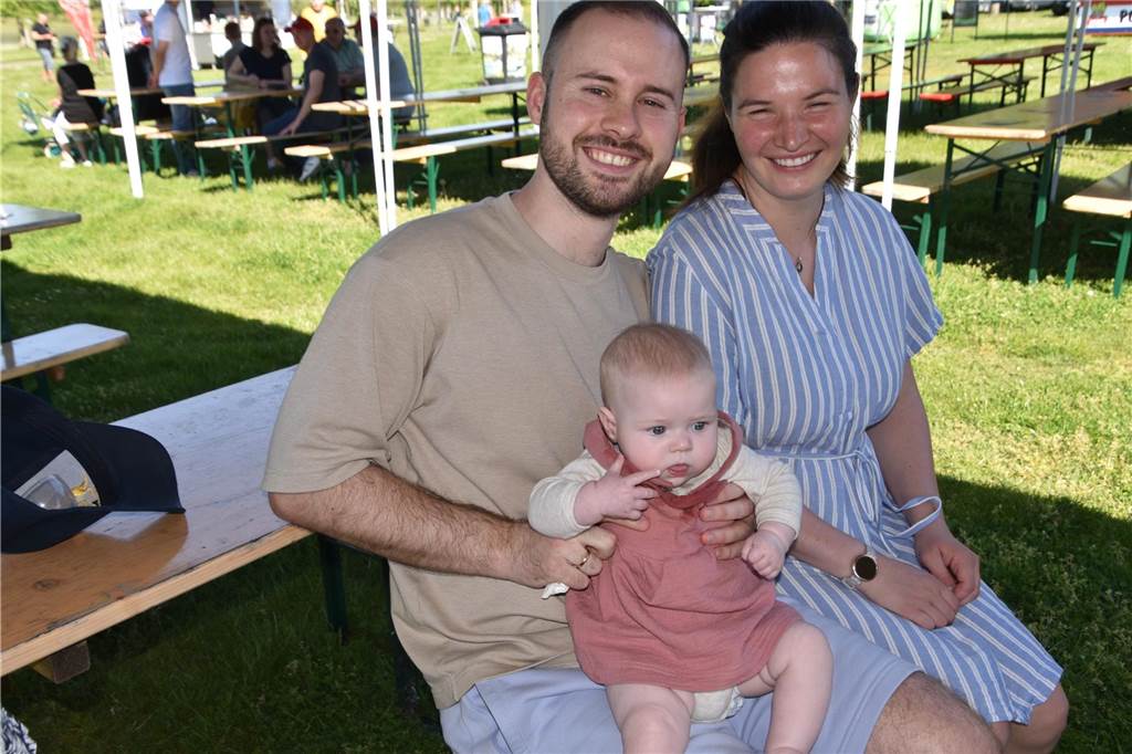 Maikundgebung und Familienfest: Motto: „Mach dich stark mit uns“ Familie Groth-Lange mit der 5 Monate alten Erina als jüngste Besucherin der Mai-Feier.