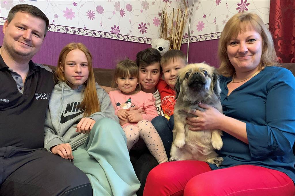 Starker Wohnungsmarkt in Dorsten: Steigende Preise trotz Pandemie Familie Ignatjuk mit Vater Daniel und Mutter Oxana sowie den Kindern Olivia (10), Diana (4), Oliver (13) und Jason (4) sowie Pekinesen-Hündin Mia suchen seit fünf Jahren vergeblich ein Grundstück mit Haus oder nur ein Grundstück in Dorsten zum Bauen.