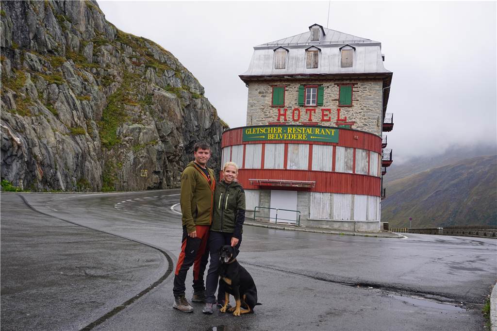 Quer durch Europa: Sina, Matthias und Hund Grom teilen ihr Hobby auf Instagram Familie Jendrollik reist quer durch Europa. Als nächstes geht es zum zweiten Mal nach Irland.