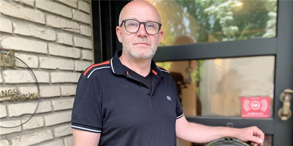 Markus Park wohnt in einem Ludes-Haus: Luxuriöses Leben im Stil der 80er-Jahre Markus Park am Eingang seines Ludes-Hauses