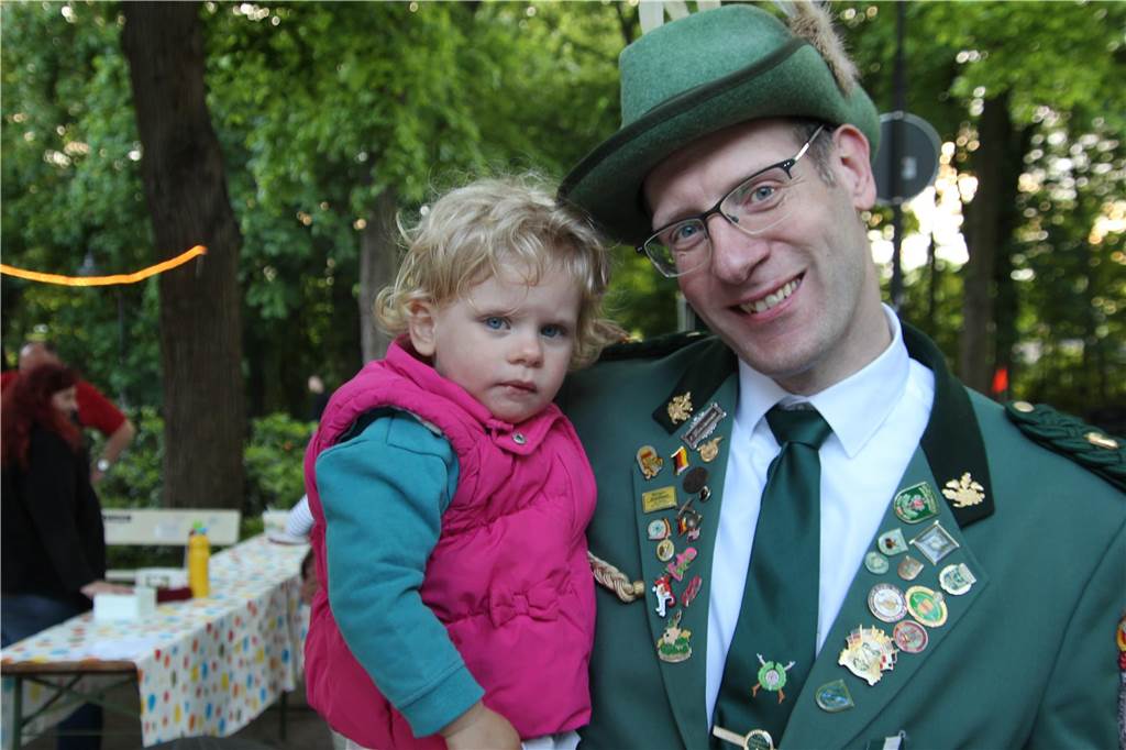 Familiensache Schützenverein: Viele Funktionsträger im Verein sind junge Familienväter. Der Vorsitzende Tobias Ogonek gehört auch dazu.