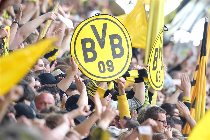 BVB vor 25.000 Fans? Politik erlaubt Zuschauer-Rückkehr im Profifußball Fans feiern im Stadion ihren BVB. (Archiv)