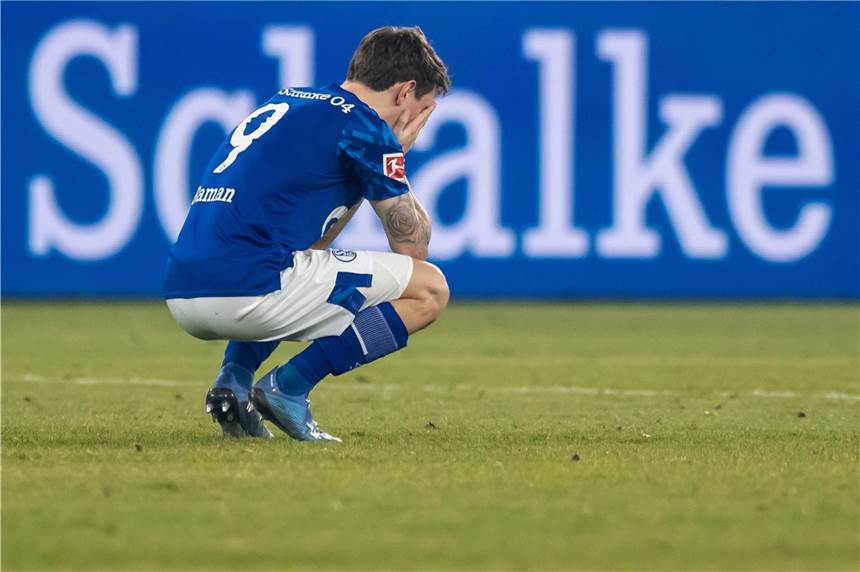 Warum es auf Schalke kriselt Fassungslos: Benito Raman nach dem Schlusspfiff.
