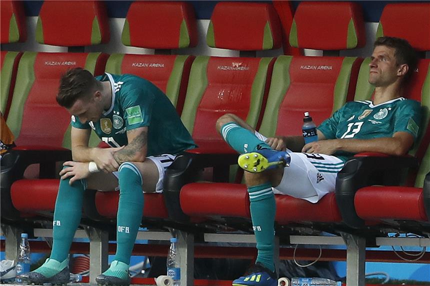 BVB-Star muss die nächste Enttäuschung verarbeiten Fassungslos nach dem 0:2 gegen Südkorea: Marco Reus (l.) und Thomas Müller.