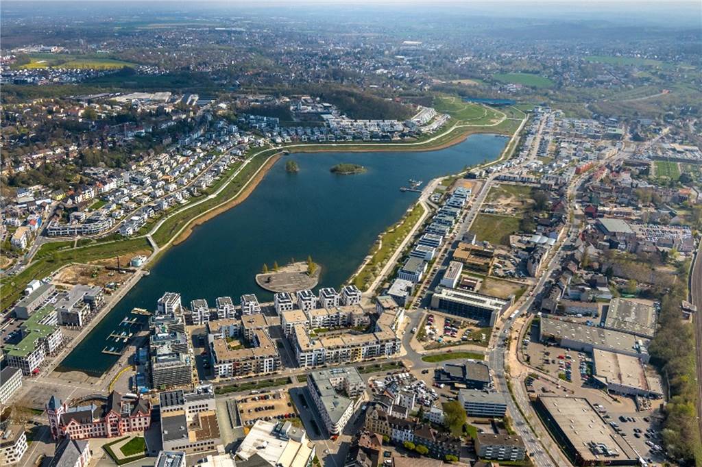 Fast am kompletten Südufer entlang führt die Phoenixseestraße, die nun für die Durchfahrt gesperrt wird.