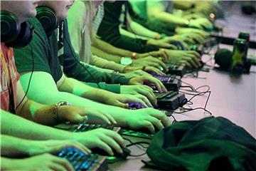 Fast jeder zweite Deutsche spielt auf Handy, Tablet oder Computer. Wenn der Spaß überhand nimmt oder gar zur Sucht wird, wird es problematisch. Foto: Oliver Berg
