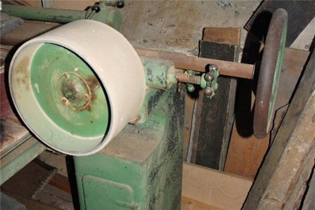 Fast schon ein Schnäppchen: Dieser Bandschleifer wurde 1961 für 1300 Mark gekauft. 