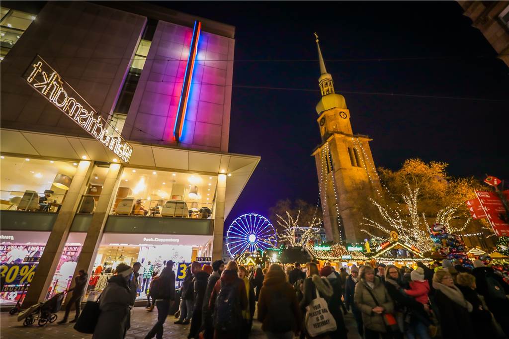 Reinoldikirchturm besetzt: Prozess ist für zwei Neonazis schon beendet Weihnachtsmarkt vor der Reinoldikirche Dortmund