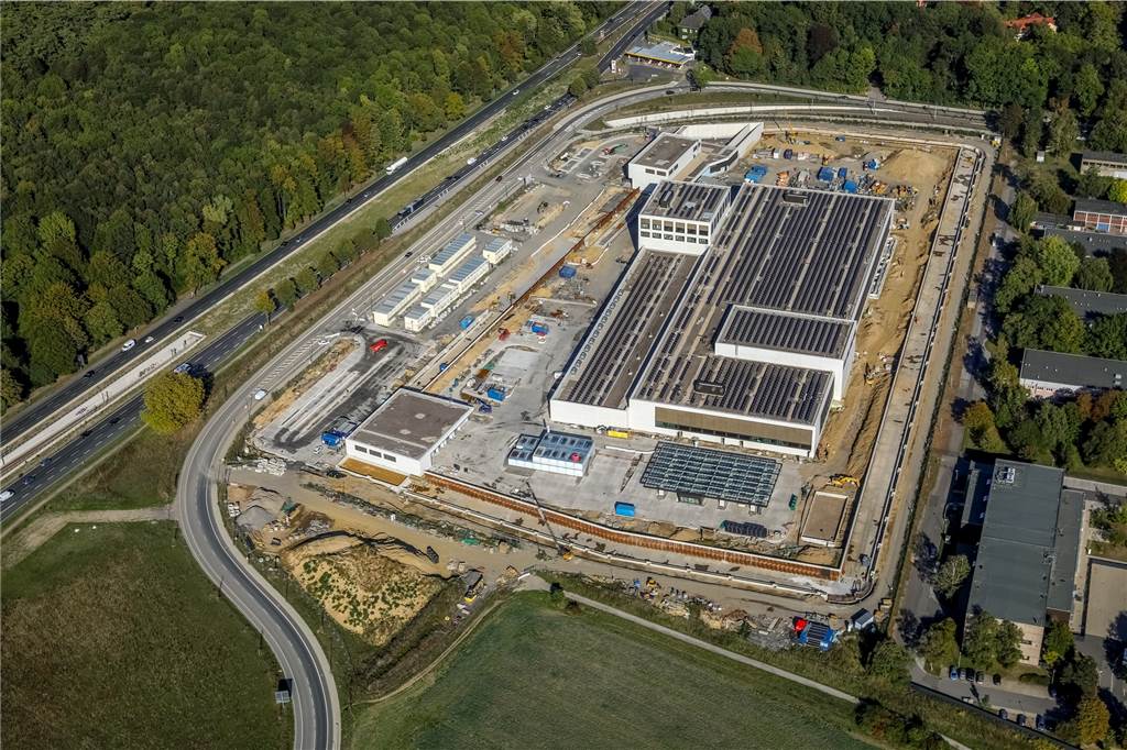 Phoenix-See, Wilo, Hauptbahnhof: So geht es auf Dortmunds größten Baustellen weiter Fast vollendet ist der Bau der Bundesbank-Filiale an der B 1 (links).