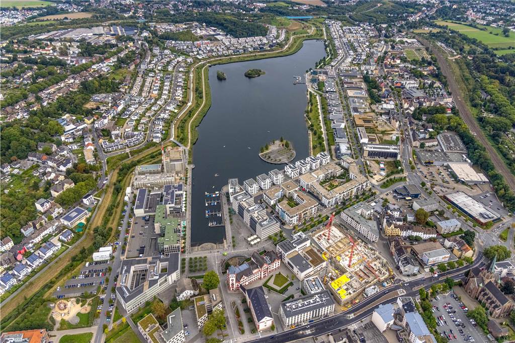 Rathaus, Bahnhof, Kampstraße: die zehn wichtigsten Dortmunder Bauprojekte Fast vollendet ist die Bebauung am Phoenix-See. Größte Baustelle dort ist aktuell der Neubau des Stiftsquartiers an der Faßstraße (unten rechts).