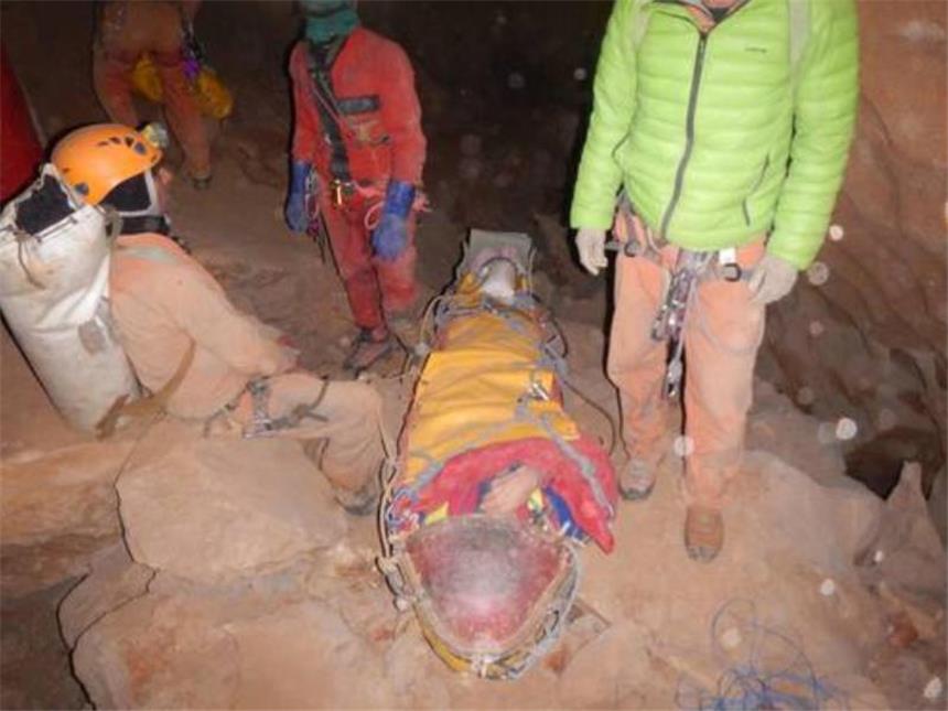 Verletzter Höhlenforscher nach elf Tagen gerettet Fast zwei Wochen war Johann Westhauser in der Riesending-Schachthöhle. Foto: BRK/Bergwacht Bayern