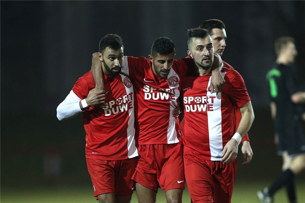 Kreisliga-Kapitän: „Ich glaube nicht, dass wir im Dezember wieder Fußball spielen“ Fatih Kantarci (r) ist aktueller Kapitän des SC Arminia Ickern.