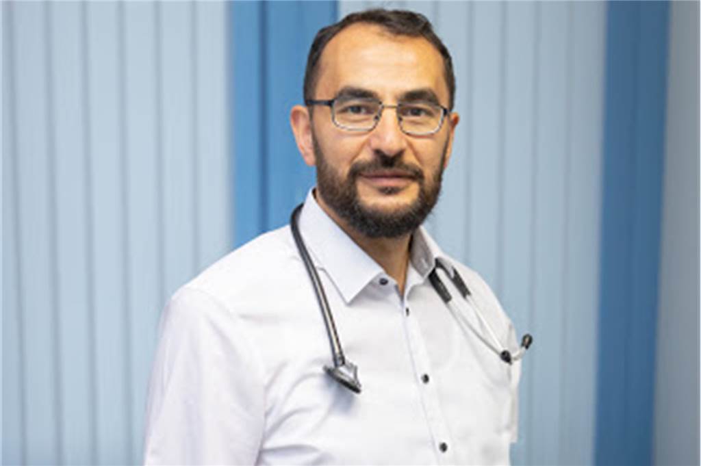 Corona schränkt Hausärzte ein: „Nicht gut, wenn wir den Kontakt verlieren“ Fatih Kizil, Facharzt für Innere Medizin, vermisst „die Zeit vor Corona“.