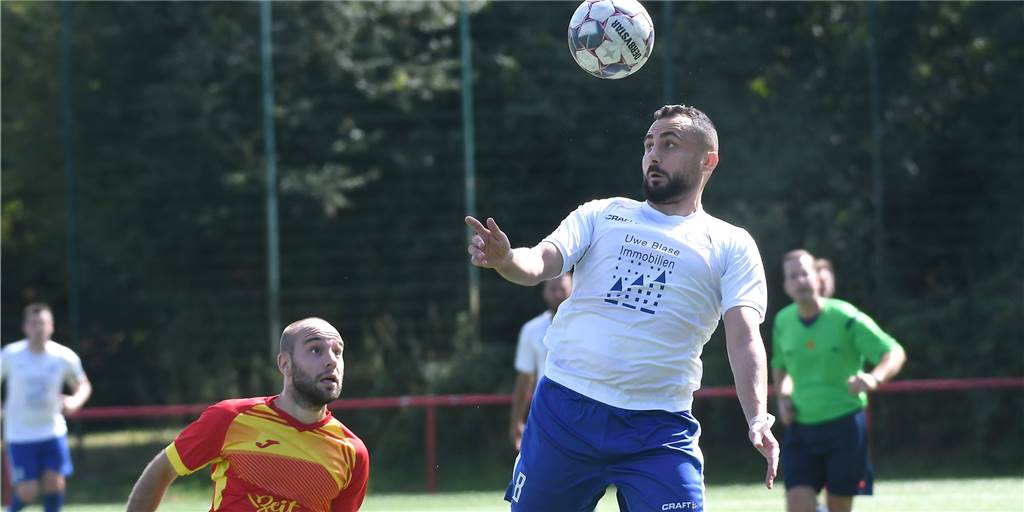 Bezirksliga 10: FC Castrop-Rauxel ist gegen Mengede hochgradig effektiv Fatih Yetimoglu (am Ball) bereitete ein Tor für FC Castrop-Rauxel gegen Mengede vor und traf auch selbst.