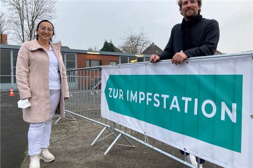 Dortmunds erster Impf-Drive-In: Termine buchen jetzt möglich Fatima Michels (l.) und Nils Linke haben gemeinsam eine Drive-In-Impfstelle in Aplerbeck organisiert.
