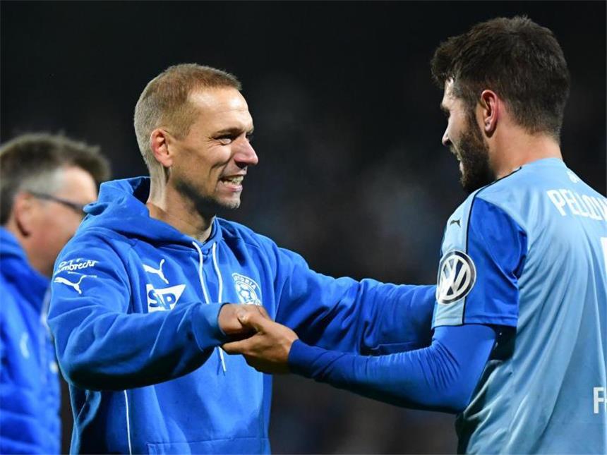SV Darmstadt verschenkt "ganz, ganz viel Geld" FC Astoria Walldorf jubelte über den überraschenden Einzug ins Achtelfinale. Foto: Uwe Anspach