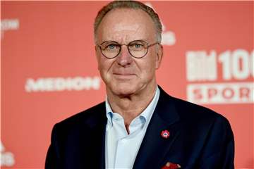 FC-Bayern-Chef Karl-Heinz Rummenigge kritisiert die Berater von Mesut Özil. Foto: Britta Pedersen/ZB