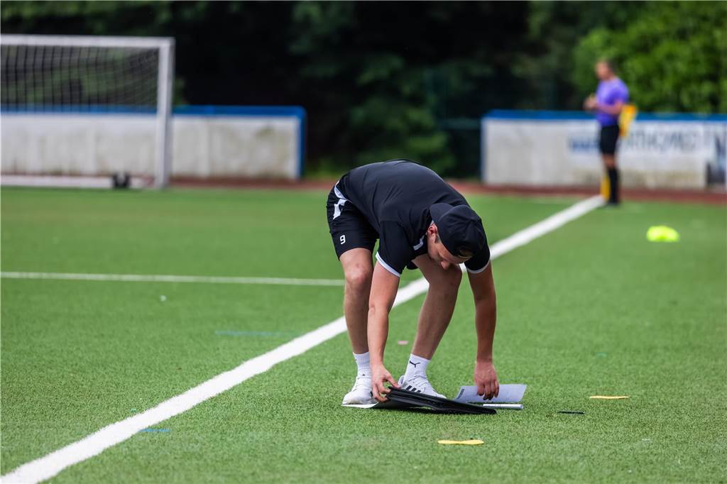 FC Brünninghausen steigt im Spiel gegen die SG Finnentrop/Bamenohl aus der Oberliga Westfalen ab. 