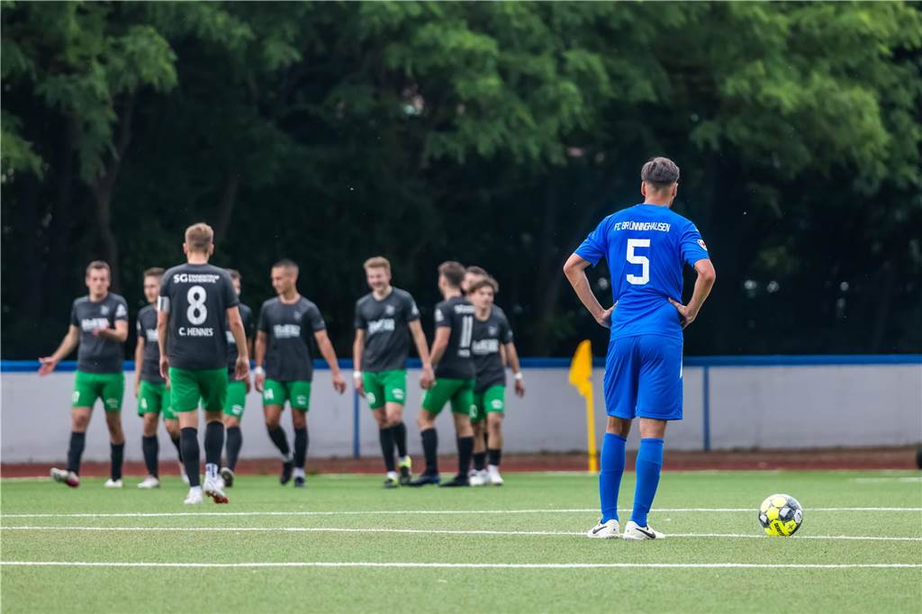 FC Brünninghausen steigt im Spiel gegen die SG Finnentrop/Bamenohl aus der Oberliga Westfalen ab. 