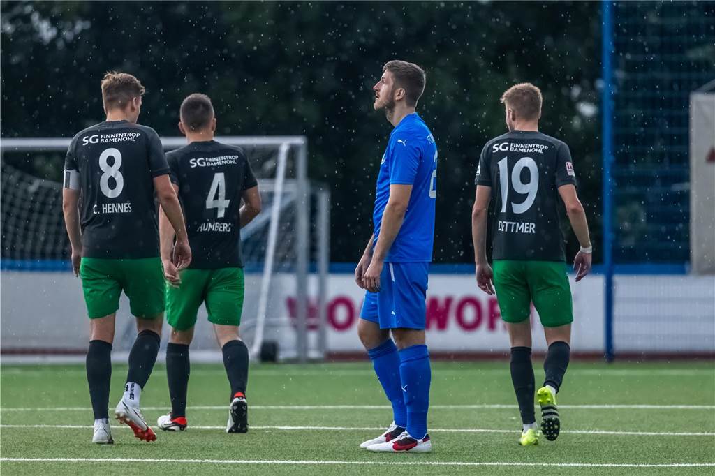 FC Brünninghausen steigt im Spiel gegen die SG Finnentrop/Bamenohl aus der Oberliga Westfalen ab. 