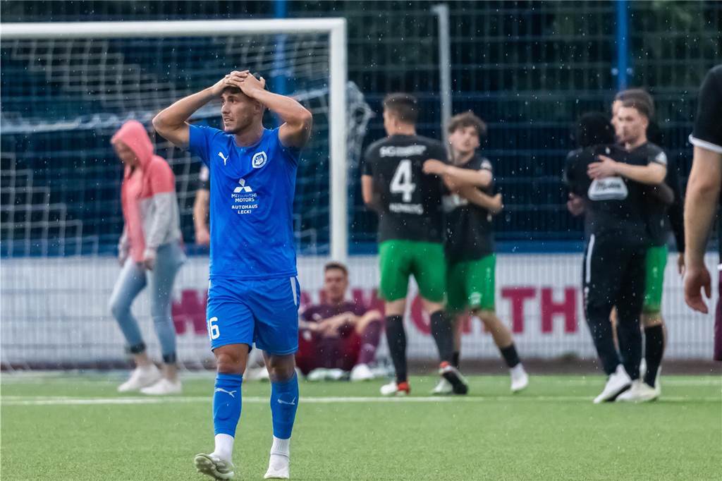FC Brünninghausen steigt im Spiel gegen die SG Finnentrop/Bamenohl aus der Oberliga Westfalen ab. 