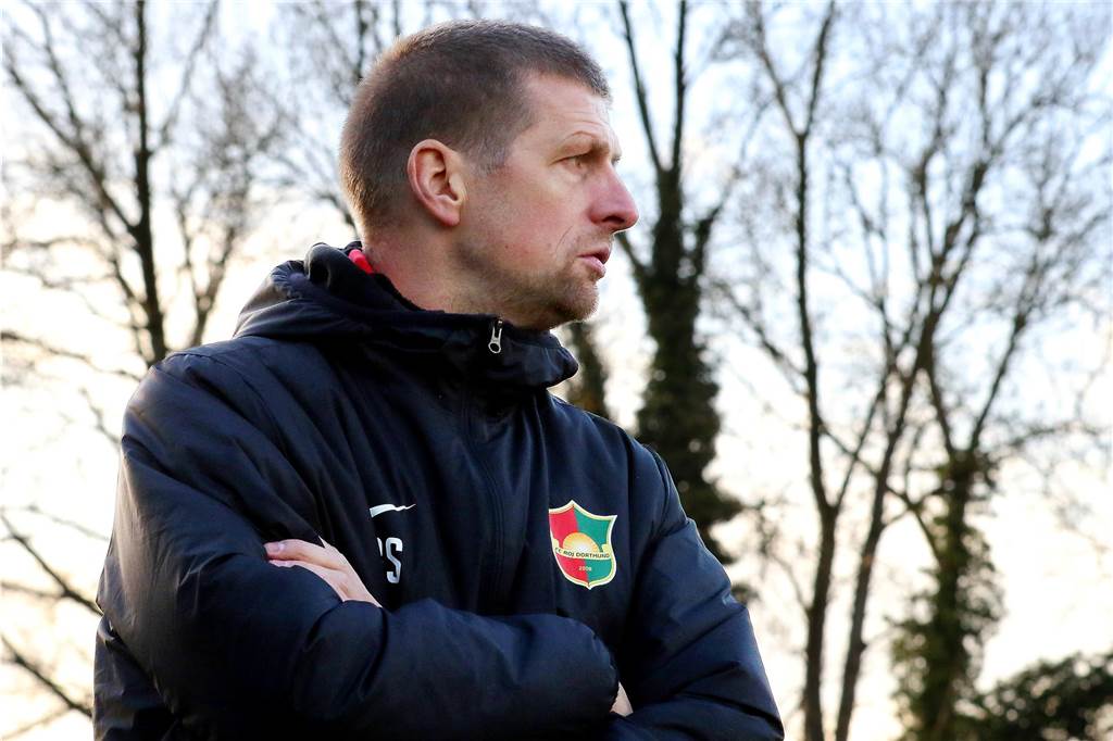 FC Roj kann sich „befreien“: Einwechselspieler entscheidet die Partie beim TuS Harpen FC Roj-Coach Björn Sobotzki.
