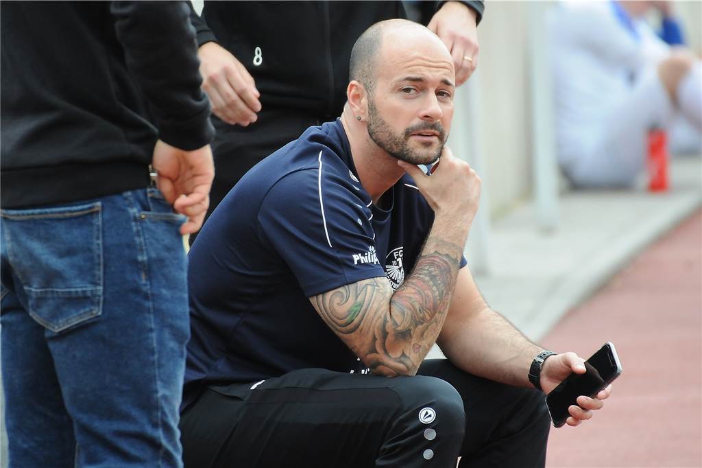 Der FC Castrop-Rauxel will mit Hausaufgaben und technischen Hilfsmitteln zum Erfolg FC-Trainer Patrick Stich lässt sich derzeit noch keine Titelambitionen unterstellen.