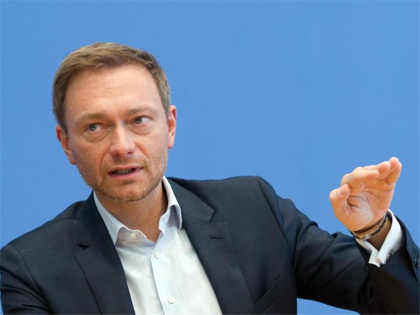 Ukraines Außenminister kritisiert Lindner für Krim-Vorstoß FDP-chef Christian Lindner dringt auf eine Verbesserung der Beziehungen zu Russland. Lindner hatte gesagt, er fürchte, die Krim zunächst als dauerhaftes Provisorium ansehen zu müssen. Foto: Soeren Stache