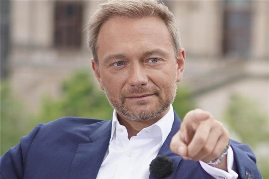FDP-Chef Lindner kritisiert „MeTwo“-Debatte als einseitig FDP-Chef Christian Lindner hält die „MeTwo“-Debatte über Alltagsrassismus für einseitig. Foto: Jörg Carstensen