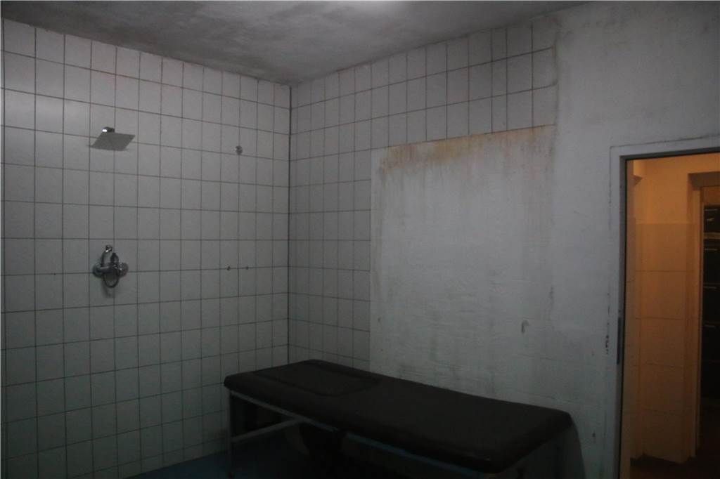 Schimmlige Kabinen beim BV Lünen Fehlende Kacheln, Schimmel an den Wänden - die unhaltbaren Zustände sind nicht zu übersehen.