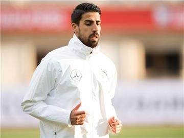 Fehlt dem DFB-Team in der WM-Quali in Tschechien: Sami Khedira (r) von Juventus Turin. Foto: Marius Becker