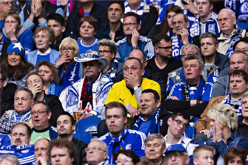 Das Derbyfieber erreicht heute seinen Höhepunkt Feiertag im Pott! Das 175. Revierderby elektrisiert BVB- und Schalke-Fans.