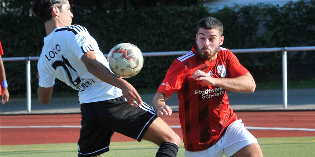 Felipe Ferreira: Wechsel vom ETuS/DJK Schwerte zum Ortsrivalen stand vor Abstieg fest Felipe Ferreira (r.) wechselt zum ETuS/DJK Schwerte zum VfB Westhofen.