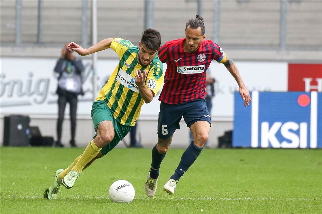 Lüner Profi verlässt seinen Klub – Vergangenheit bei Wethmar, Alstedde und Brambauer Felix Backszat (r.) lief in der vergangenen Saison als Kapitän für den Wuppertaler SV auf.