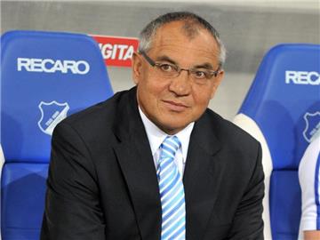 Felix Magath lässt sich so früh in der Saison nicht aus der Fassung bringen.
