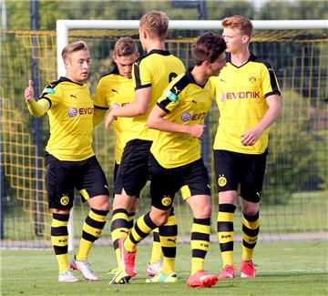 Felix Passlack (l.) ist mit der U19 des BVB weiter auf Erfolgskurs.