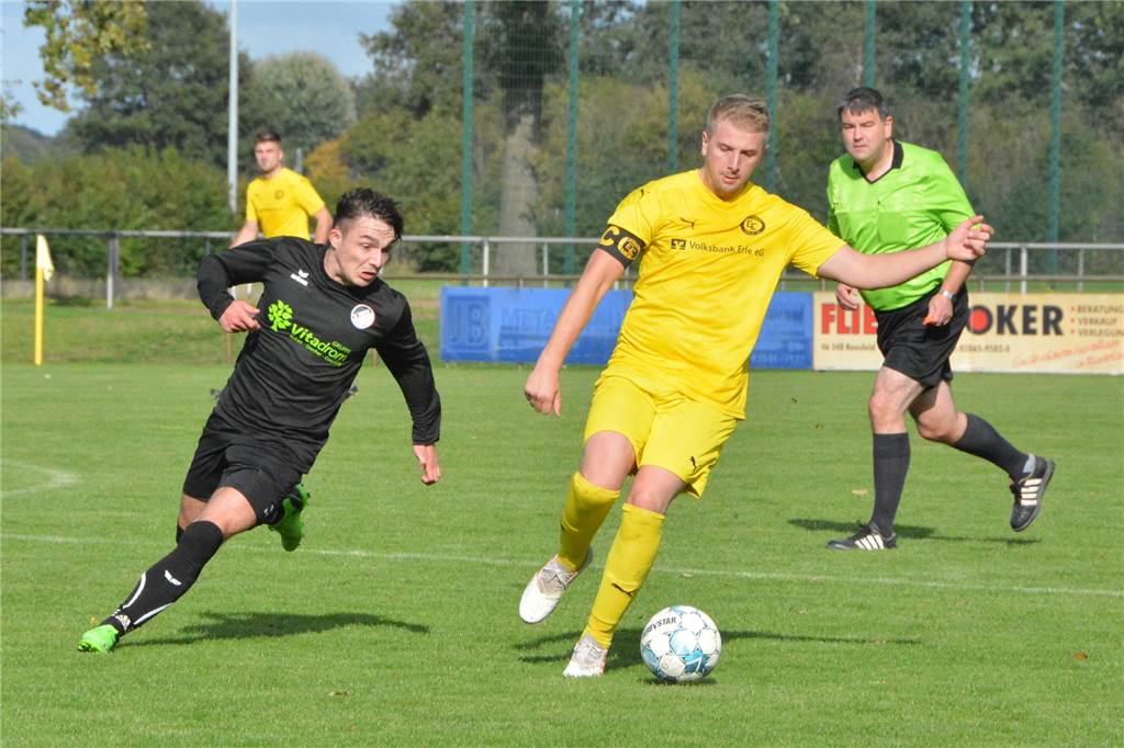 Topspiele auf Augenhöhe - in den B-Ligen bleibt es spannend Felix Roring und die Erler Eintracht holten gegen Reken ein 1:1.