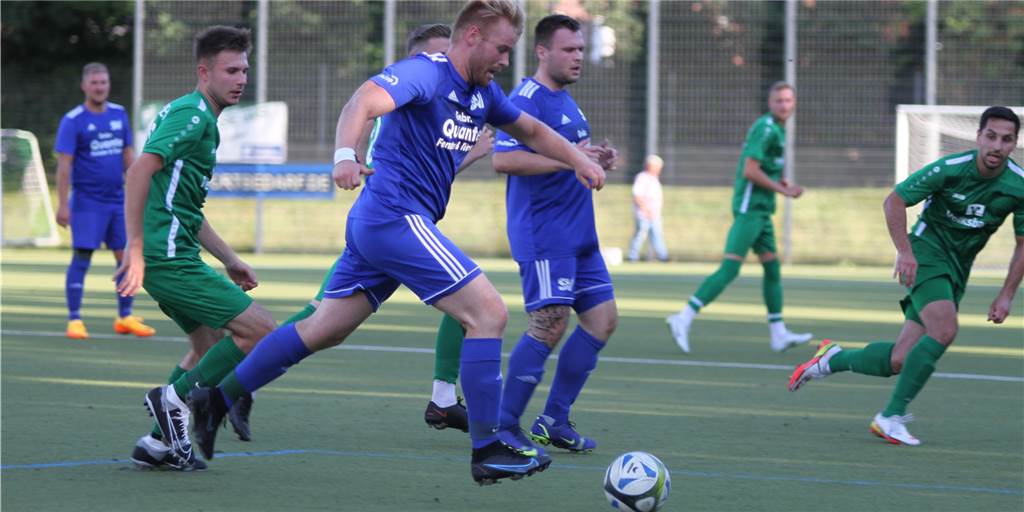 Felix Wüllhorst rudert nach „Spieler des Spieltags“-Nominierung zurück: „Habe nicht rausgestochen“ Felix Wüllhorst (am Ball) wurde von seinem Co-Trainer Henner Meyer zur „Spieler des Spieltags“-Wahl vorgeschlagen.