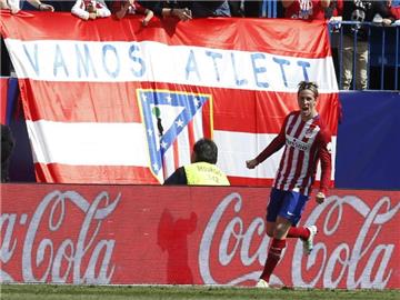 Fernando Torres hat mit Atlético keine Probleme im Ligaspiel gegen Betis. Foto: Kiko Huesca