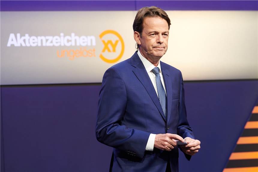 TV-Sendung „Aktenzeichen XY... ungelöst“ greift Schädelfund von Hagen auf Fernsehmoderator Rudi Cerne moderiert die ZDF-Sendung „Aktenzeichen XY... ungelöst“.