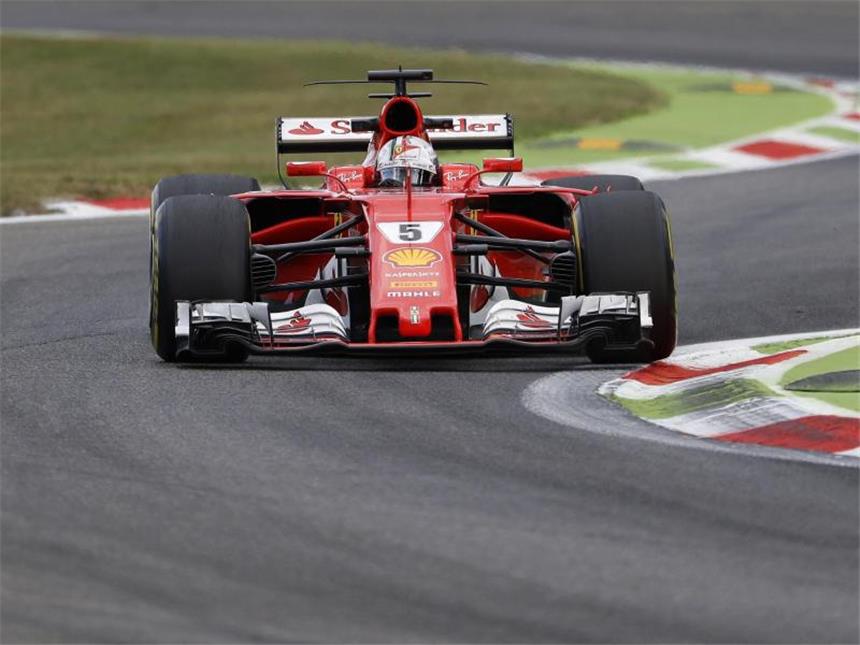 Vettel und die Hitze in Singapur: Abkochen am Limit Ferrari-Fahrer Sebastian Vettel freut sich auf den Grand Prix in Singapur. Foto: Antonio Calanni