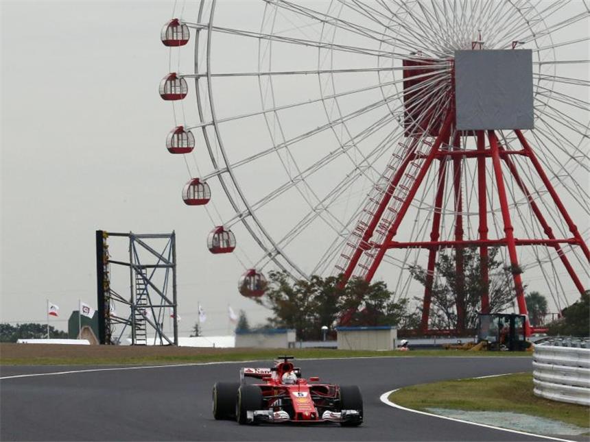 Vettel mit erster Japan-Bestzeit vor Hamilton Ferrari-Pilot Sebastian Vettel fuhr in Suzuka im Auftakttraining die beste Zeit. Foto: Toru Takahashi