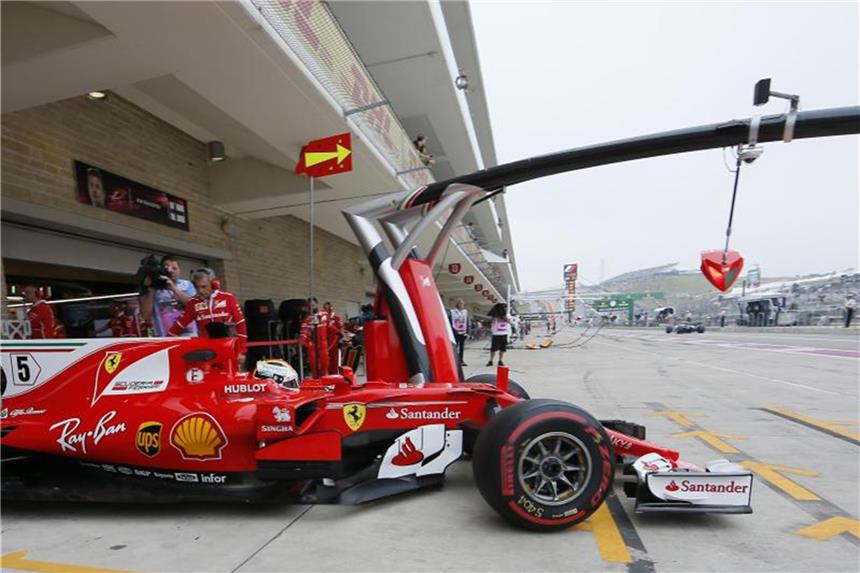 Vettel im Formel-1-Training Zweiter hinter Hamilton Ferrari-Pilot Sebastian Vettel ist beim Abschlusstraining in Austin auf Platz zwei hinter Konkurrent Hamilton gelandet. Foto: Tony Gutierrez