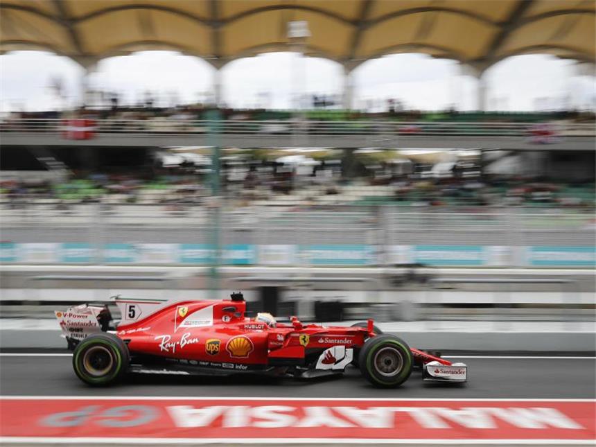 Loser Gully-Deckel beendet Malaysia-Training Ferrari-Pilot Sebastian Vettel rast über die Rennstrecke in Sepang. Foto: Vincent Thian