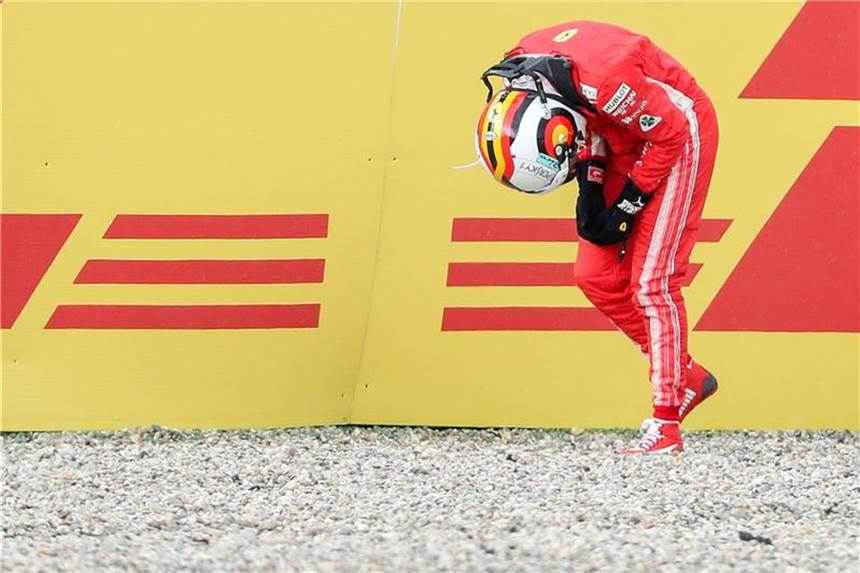 Vettels brutaler Gefühlsabsturz in Hockenheim Ferrari-Pilot Sebastian Vettel war nach dem Unfall mächtig enttäuscht. Foto: Motorsportpics.De/Jerry Andre