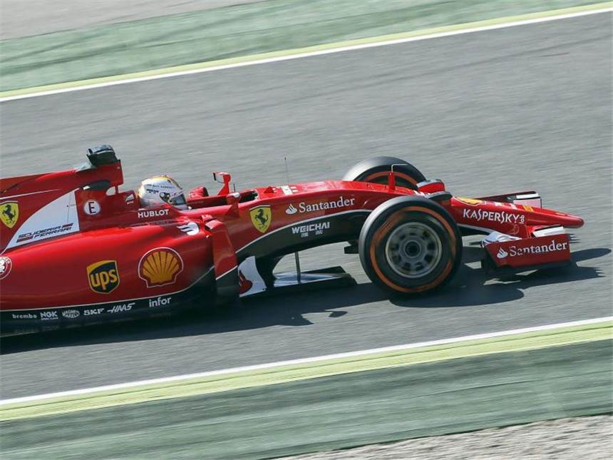 Hamilton wehrt Vettel-Angriff mit Fabelrunde ab Ferrari-Pilot Vettel war 0,408 Sekunden langsamer als Hamilton. Foto: Andreu Dalmau