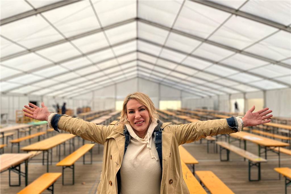 Neue Festi-Ramazan-Chefin über ihre Premiere: „Ich kriege einiges ab“ Festi-Ramazan-Organisatorin Jasmin Sahin vor der Eröffnung des Festivals im Herzstück des Festgeländes, dem großen Gastro-Zelt mit 900 Plätzen.